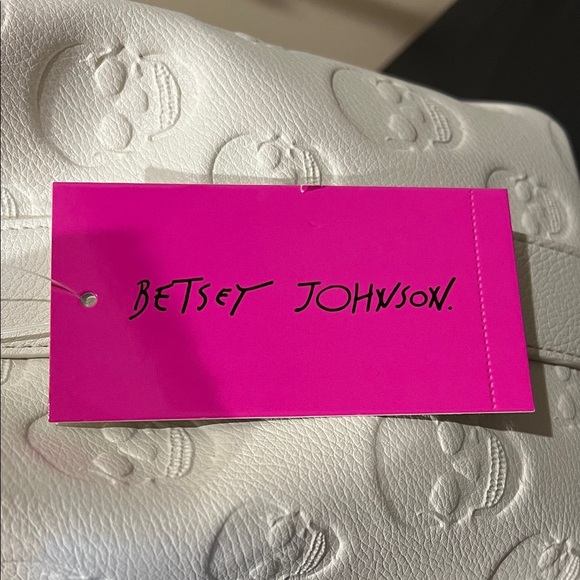 Betsey Johnson | “Cream Skull Boss” Bucket w/ Floral Strap - Picture 3 of 15